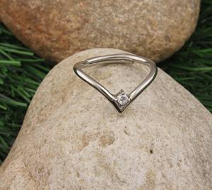 Bague de mariage ajustable en argent sterling 925 avec sertissage clos en oxyde de zirconium, style délicat et minimaliste, bijoux fins pour femmes, vente en gros - Product Image 1