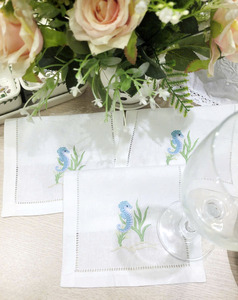 Serviettes de cocktail personnalisées brodées en forme de hippocampe, en coton blanc, avec ourlet festonné, pour la maison, les événements et les bars - Product Image 3