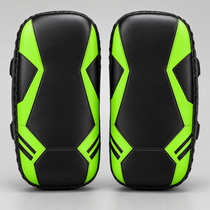 Guantes de Boxeo y Muay Thai de Cuero Verde Neón y Negro con Correas Ajustables de Gancho y Bucle - Product Image 1