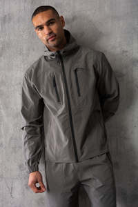 Ensemble veste coupe-vent légère à capuche et short pour homme – Vêtements de sport décontractés pour l'extérieur et la course à pied – Vêtements de sport pour homme en gros - Product Image 4