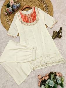 Women Luxurious Roman Silk Embroidered Kurta Set with Dupatta - Product Image 6