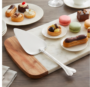 Serveur de gâteau en argent en forme de cœur de créateur Ensemble de découpe de gâteau élégant parfait pour les mariages, les anniversaires et les célébrations d'anniversaire - Product Image 3