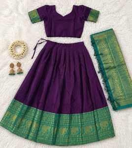 Lehenga Choli en soie violette avec bordure turquoise, tenue traditionnelle indienne, longueur au sol, tenue ethnique pour toutes les saisons - Product Image 3