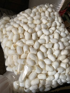 Cocon de soie blanc coupé et nettoyé pour l'exfoliation, le raffermissement et l'hydratation de la peau du visage, qualité supérieure, provenant de fermes vietnamiennes, prix abordable - Product Image 2