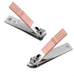 Juego de Manicura de Belleza, Cortaúñas de la Mejor Calidad, Tijeras para Cutículas, Lima de Uñas, Empujador de Cutículas, Kit de Belleza de 8 Piezas - Product Image 2