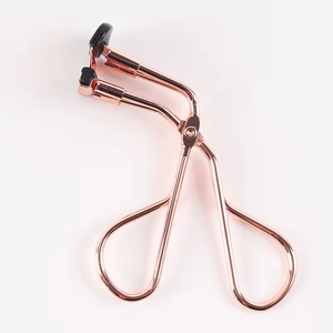 Recourbe-cils en acier inoxydable durable pour cils supérieurs/inférieurs, design portable à clip large pour un coiffage durable - Product Image 1