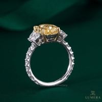 Anillo de Compromiso de Tres Piedras con Diamante Cultivado en Laboratorio, Corte Ovalado, Color Amarillo Fantasía, Certificado por IGI, en Oro de 9KT/10KT/14KT/18KT para Mujer