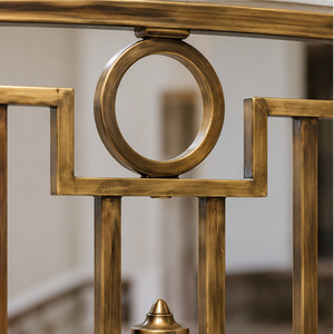 Rampe d'escalier géométrique avec motifs circulaires et barres escalonpées pour hôtels de luxe, villas et intérieurs modernes - Product Image 2