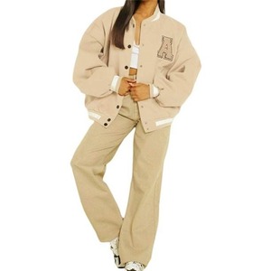 Chaqueta Varsity Beige para Mujer, Manga Larga, Diseño con Letras Bordadas, Hombros Caídos, Largo Regular, Ropa de Abrigo para Otoño - Product Image 4