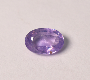 Saphir violet rare 1,15 carats, forme ovale 7,4x5x3,5 mm, fabrication de bijoux, forme ovale, saphir en vrac, pierre violette - Product Image 1