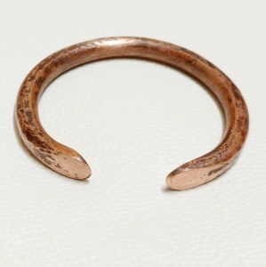 Brazalete de cobre macizo y pesado para hombre, brazalete de cobre puro, brazalete rústico martillado, regalo para él, joyería de cobre para hombre - Product Image 1