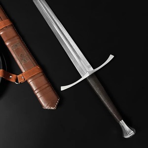Réplica de Espada Medieval de Acero de Damasco Hecha a Mano - Empuñadura y Funda Envueltas en Cuero Premium, Colección de Caballeros para Exhibición - Product Image 2