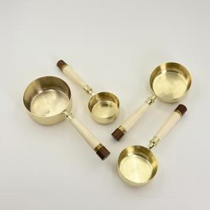 Juego de 4 Utensilios de Medición de Acero Inoxidable con Mango de Madera, Tazas y Cucharas para Cocina, Repostería y Café, al Precio Más Bajo - Product Image 4