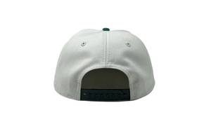 Gorra Snapback de 5 Paneles, Bicolor, Sin Estructura, con Logotipo Personalizable, Producida en Fábrica en Vietnam, Uso Casual y Elegante para Exteriores - Product Image 3