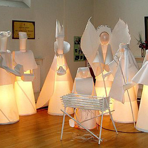 Lanterne en métal design avec une construction résistante à la chaleur pour l'éclairage intérieur et extérieur - Product Image 1