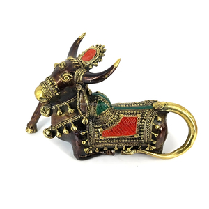 Déesse tribale en laiton pur Nandi/Art de vache multicolore bougeoir de 6 pouces pour la décoration de dessus de table à la maison d'Inde - Product Image 5