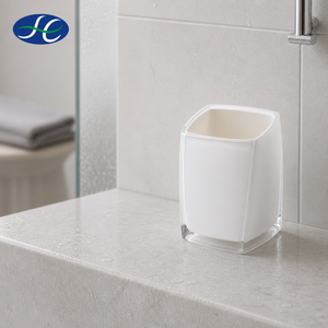 Juego de siete piezas de accesorios de baño de acrílico blanco, estilo europeo, con dispensador de jabón, soporte para cepillos de dientes, vaso y tumbler con diseño de torsión. - Product Image 2