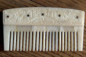 Nouveau peigne à cheveux artisanal de qualité supérieure en os de buffle viking, style floral sculpté, avec agate indienne, en os naturel, pour massage crânien, peigne courant - Product Image 3