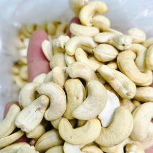 เม็ดมะม่วงหิมพานต์ซานติโก บรรจุภัณฑ์สุญญากาศ  ระยะเวลาจัดส่งรวดเร็ว - Product Image 1