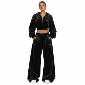Ensemble de vêtements de détente en velours scintillant pour femmes, inspiré des créateurs, avec sweat à capuche zippé personnalisé et pantalon coupe décontractée, orné de strass - Product Image 1