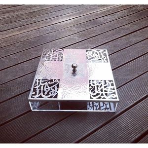 Boîte à chocolat en bois et acrylique de designer pour chocolats de qualité supérieure et célébrations festives, stockage et conteneur alimentaire - Product Image 6