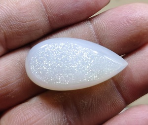 Cabujón de Ágata Arcoíris Blanca con Efecto Ojo de Gato para Joyería - Product Image 2