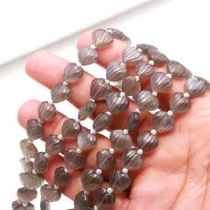 Cuentas de piedra lunar gris natural talladas en forma de corazón de 10-11 mm, cuentas de piedra lunar talladas a mano, cuentas sueltas para la elaboración de joyería. - Product Image 3