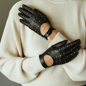 Gants de conduite classiques en cuir noir perforé pour hommes |   Mitaines de course rétro à doigts entiers |   Doux et de haute qualité, non doublé - Product Image 2
