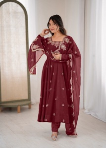 ชุดเดรส Anarkali ผ้าไหมปักลายสวยงามพร้อมผ้าคลุมไหล่เข้าชุด และกางเกงผ้าฝ้ายแขนยาว ชุดงานเทศกาลสไตล์ชาติพันธุ์ - Product Image 5