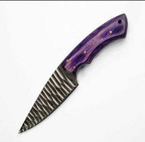 Couteau utilitaire artisanal en acier forgé, manche en bois de Pakka violet, motif cannelé, outil de artisanat - Product Image 1