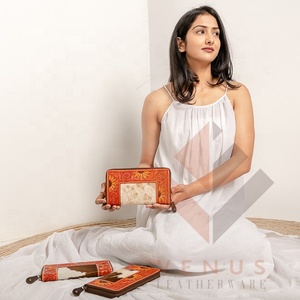 Vente chaude femmes Western élégant fourrure cuir pochette marron outillé Unique portefeuille avec fermeture à glissière conçu porte-cartes - Product Image 3