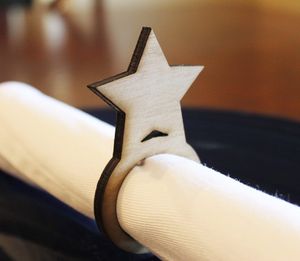 Anneaux de serviette ronds en bois faits à la main, durables, écologiques, de luxe et modernes pour la décoration de mariage - Product Image 4