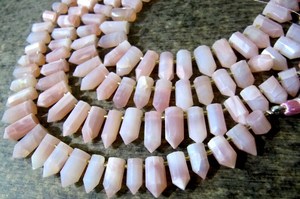 ลูกปัดโอปอลสีชมพูธรรมชาติทรงดินสอเหลี่ยมเพชรพลอย ขนาด 0.5 ถึง 1 นิ้ว ความยาว 8 นิ้ว - Product Image 3