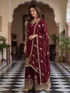 Ensemble de kurta en soie chinon de luxe pour les occasions de fête et les mariages, collection festive - Product Image 3