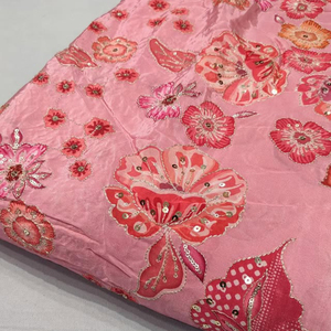 Écharpe en tissu 100% soie tissée et teinte à motifs positionnés - Collections de mode boutique pour l'habillement et les textiles de maison - Product Image 4