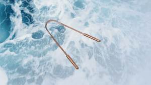 Nettoyeur de langue en cuivre avec manche en métal, design minimaliste pour l'hygiène buccale - Product Image 4