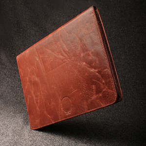 Housse pour ordinateur portable en cuir véritable, motif imprimé, personnalisable avec logo, pour voyages d'affaires, design élégant. - Product Image 1