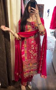 Conjunto Kurti Midi de Muselina con Cuello Redondo, Estilo Bohemio, 100% Seda Tejida, Pantalón y Dupatta, Mangas Largas, 2026 - Product Image 6