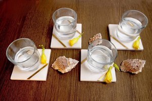 Juego de Posavasos Ecológicos de Madera y Resina, 4 Pulgadas de Diámetro, 5 mm de Grosor, Resistentes al Calor, Antideslizantes, para Bebidas, Vajilla y Manteles Individuales - Product Image 6