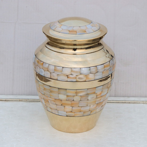 Urnes funéraires en laiton de haute qualité avec incrustation de nacre pour cendres humaines, urnes artisanales en laiton avec incrustation de MOP, fabriquées en Inde - Product Image 3