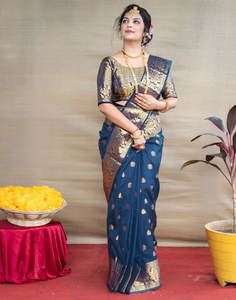 Dark <b>Green</b> <b>Silk</b> Woven Banarasi Saree - Product Image 3