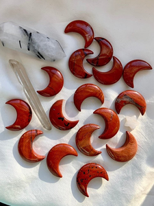 Pierre de cristal de jaspe rouge en forme de demi-lune, pierre précieuse naturelle de guérison, forme de croissant pour la décoration de bijoux et l'énergie Reiki - Product Image 4