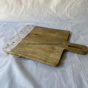 Planche à découper artisanale en bois de manguier avec motif citron émaillé, plateau de service rustique pour fromages et charcuteries, décoration de cuisine et de maison - Product Image 4