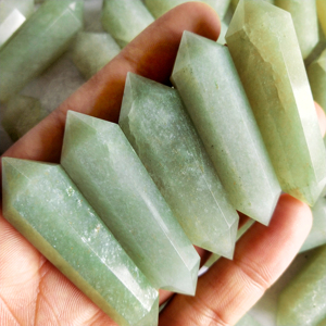 Aventurina Verde con Doble Terminación en Punta de Lápiz |   Colgante de Piedra Curativa de Cristal Natural con Envoltura de Alambre, Venta al por Mayor de Gemas de la India a Granel - Product Image 1