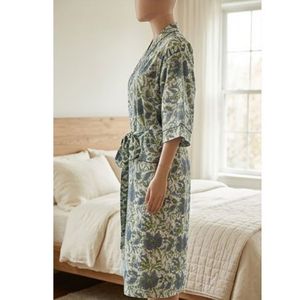 Robe en coton à imprimé floral pour femmes, col en V, manches trois quarts, longueur genou, fermeture à cordon, style décontracté, style printemps, en vente en gros - Product Image 3