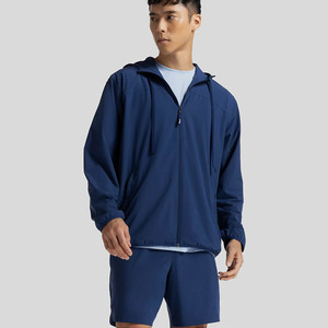 Ensembles coupe-vent personnalisés OEM pour hommes – Légers, séchage rapide, résistants à l'eau – Veste Softshell et survêtement de jogging pour hommes – Ensembles d'été pour hommes - Product Image 1