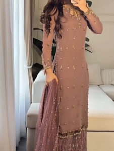 Ensemble haut et pantalon palazzo en chiffon fantaisie avec imprimé réversible, broderie, travail de sequins et perles, et dupatta CHIKU 77626 - Product Image 4