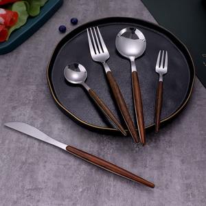 Ensemble de couverts élégants en argent avec manche en bois pour les repas quotidiens à la maison, les occasions spéciales et l'utilisation professionnelle. - Product Image 1