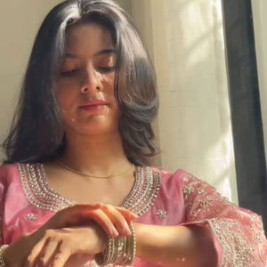 Ensemble de fête prêt-à-porter en soie de créateur, broderie, sequins et travail Dori, comprenant un haut, un palazzo et une dupatta, tenue de cérémonie cousue - Product Image 1