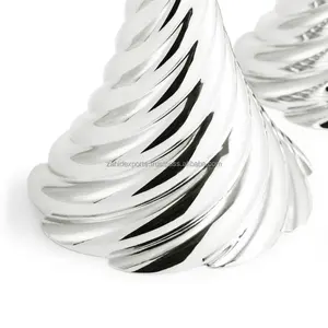 Portavelas Hecho a Mano con Acabado Dorado para Decoración Premium, Portavelas de Hierro Hecho a Mano para Decoración del Hogar y Bodas, Zahid Exports - Product Image 2